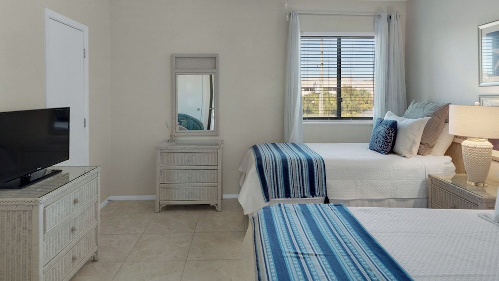 Emerald Hill Townhome, Multiple Beds, Patio, Ocean View (Emerald Hill 36) 6