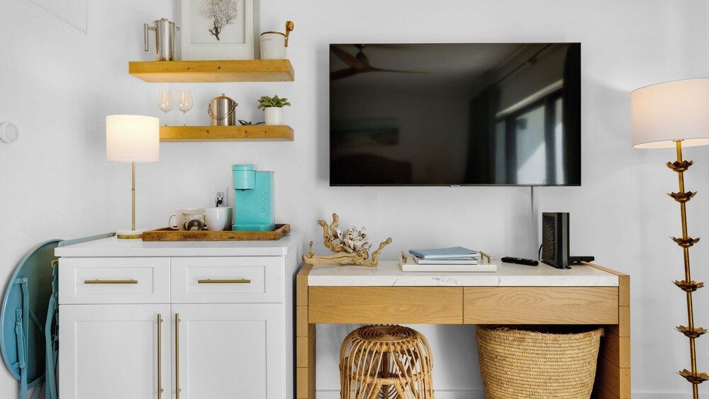 Emerald Hill Studio, 1 Queen Bed, Patio, Pool View (Emerald Hill 35) 15