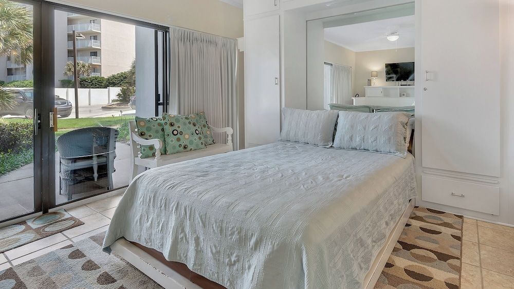 Emerald Hill Studio, Multiple Beds, Patio, Garden View (Emerald Hill 19) 3