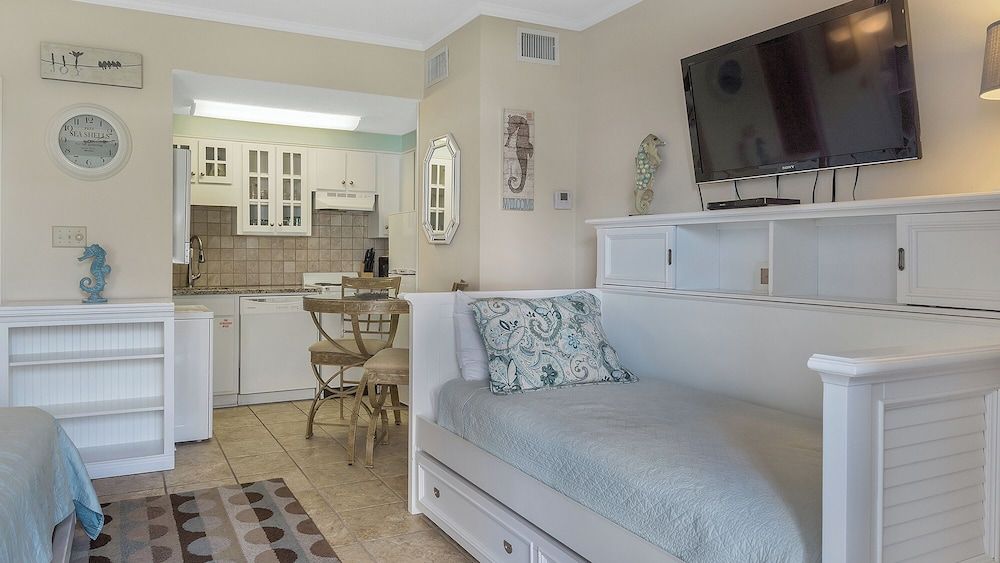 Emerald Hill Studio, Multiple Beds, Patio, Garden View (Emerald Hill 19) 8