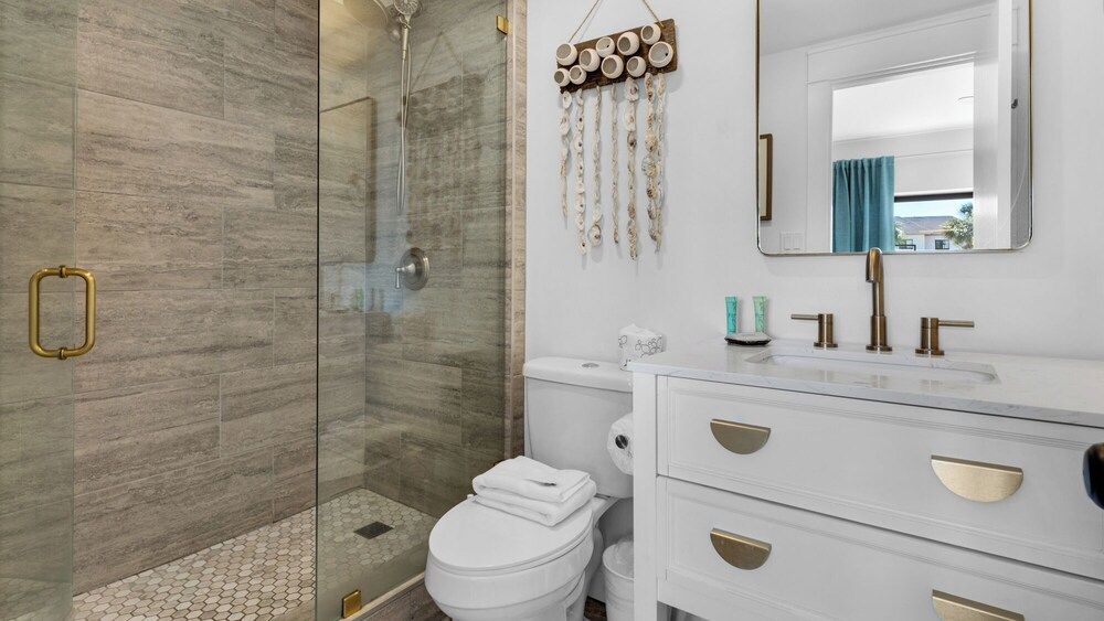 Emerald Hill Studio, 1 Queen Bed, Patio, Pool View (Emerald Hill 35) 14