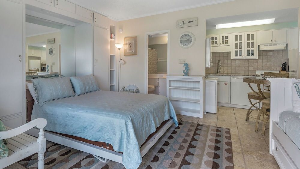 Emerald Hill Studio, Multiple Beds, Patio, Garden View (Emerald Hill 19) 2