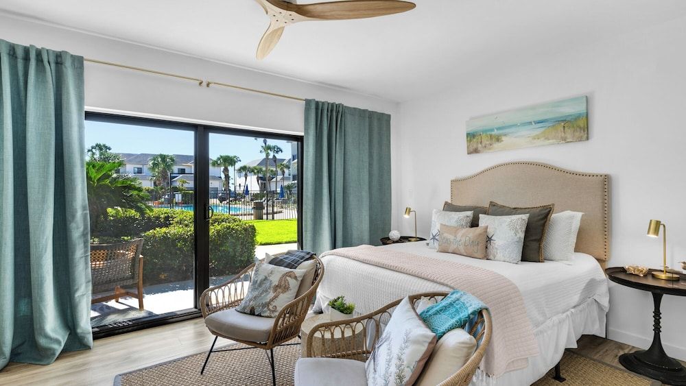 Emerald Hill Studio, 1 Queen Bed, Patio, Pool View (Emerald Hill 35)