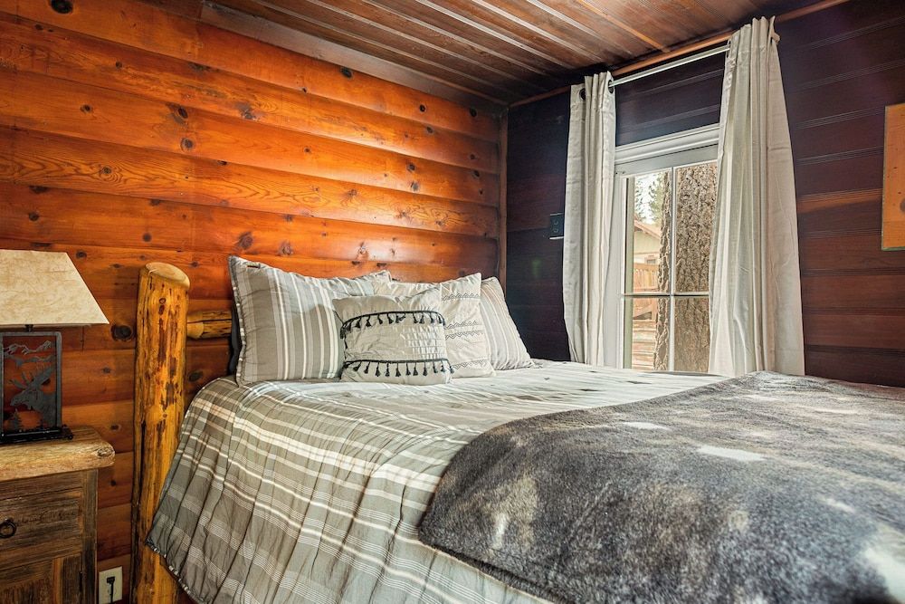 Cabin, 1 Queen Bed, Hot Tub, Garden View (Buck Bear Cozy Cabin)