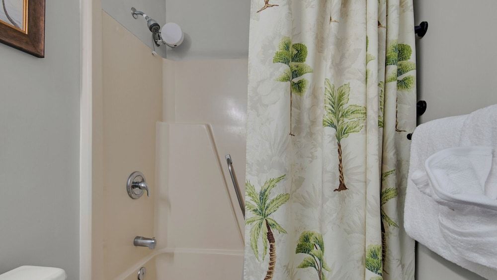 Hidden Beach Villas Studio Suite, Multiple Beds, Patio, Garden View (Hidden Beach 103) 5