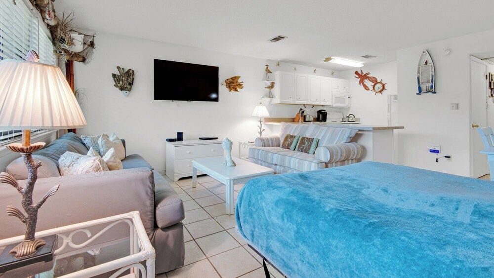 Hidden Beach Villas Studio Suite, Multiple Beds, Patio, Garden View (Hidden Beach 103) 2