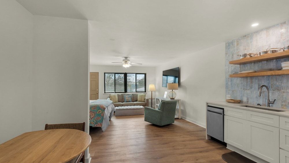 Hidden Beach Villas Studio Suite, 1 Queen Bed with Sofa bed, Balcony, Garden View (Hidden Beach 219) 10