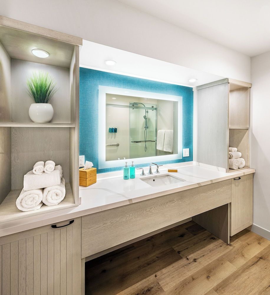 Compass Hotel by Margaritaville Suite, 1 Bedroom (King) 4