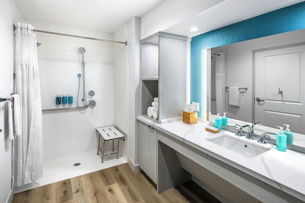 Compass Hotel by Margaritaville Standard Room, 2 Queen Beds (ADA) 4