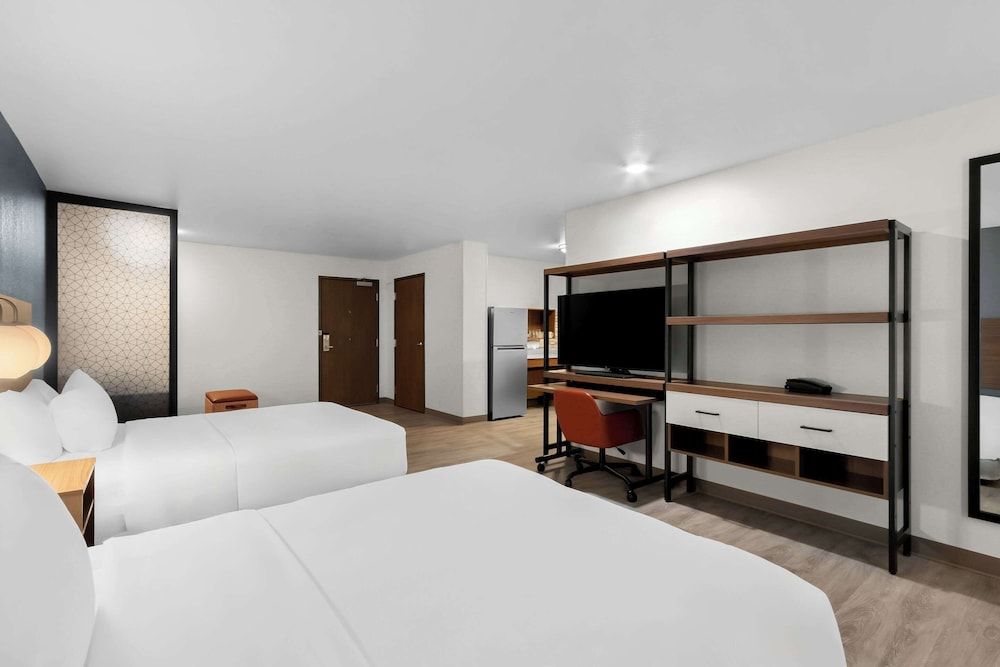 Suite, 2 Queen Beds, Non Smoking (Accessible Tub)