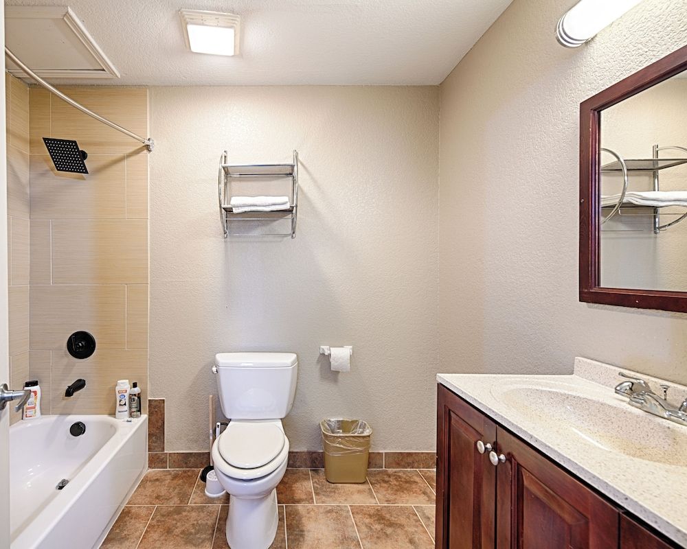 Hotel Dilley Grand Executive Room, 1 Queen Bed 6