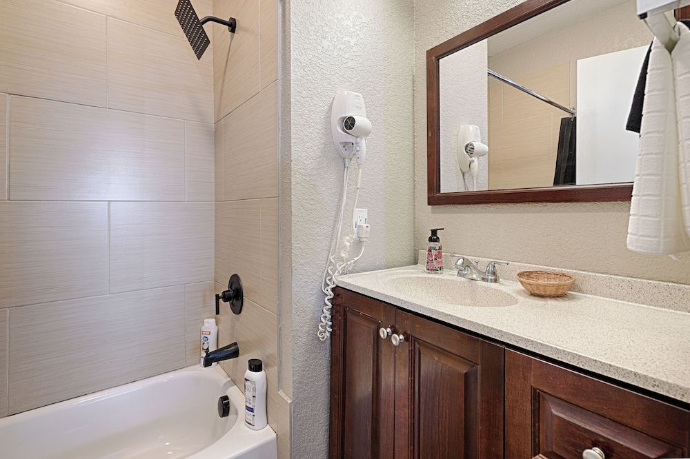 Hotel Dilley Grand Deluxe Double Room, 2 Double Beds 4