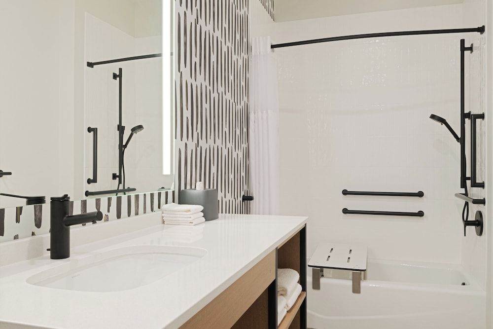 Atwell Suites Kansas City Airport by IHG Studio Suite, 2 Queen Beds, Mobility Accessible (Communications, Mobility, Access Tub) 6