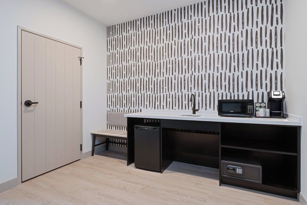 Atwell Suites Kansas City Airport by IHG