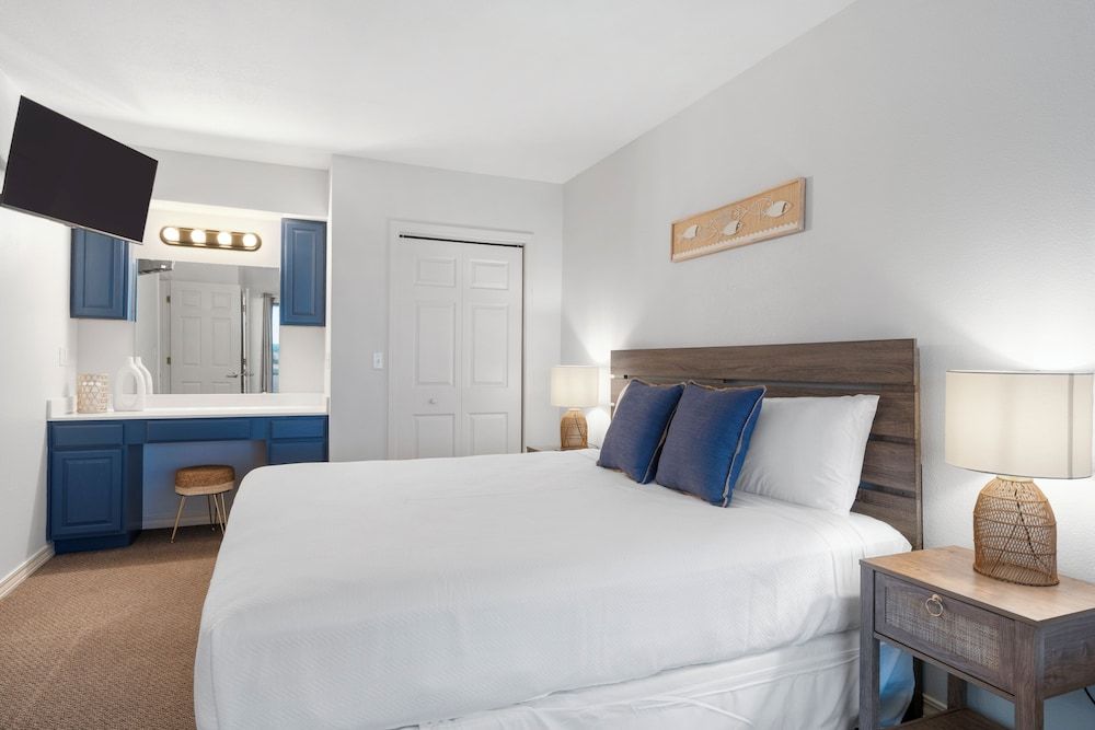 Condo, Multiple Beds, Balcony (Lakefront Oasis)