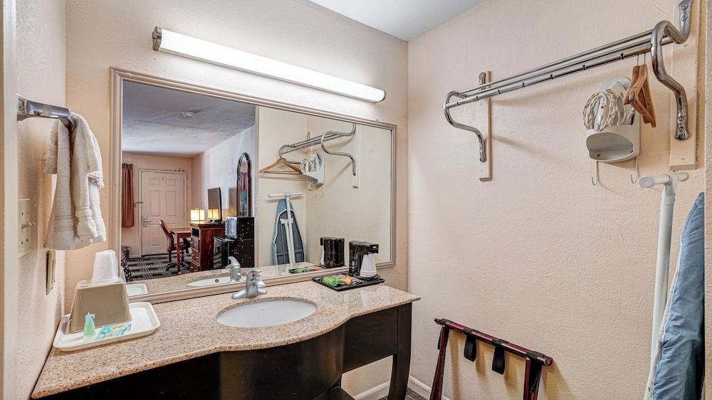 Northgate Inn Basic Single Room, 1 King Bed 10