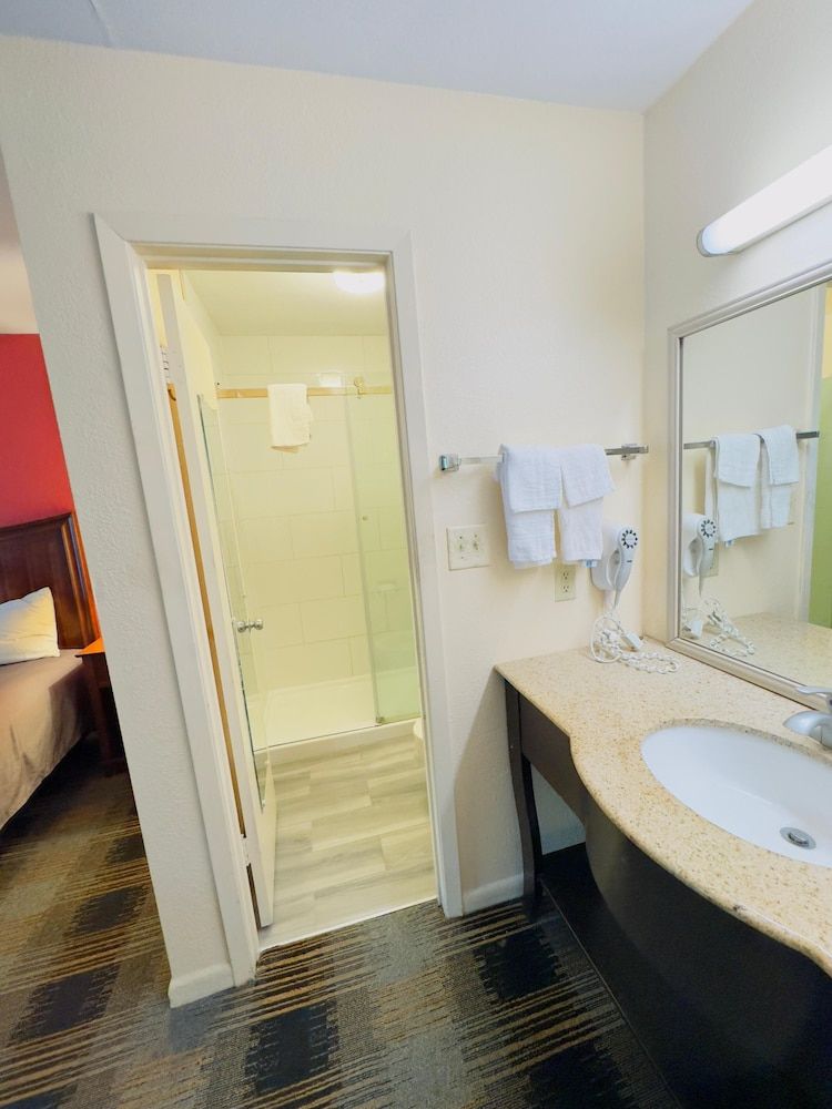 Northgate Inn Basic Single Room, 1 King Bed 13