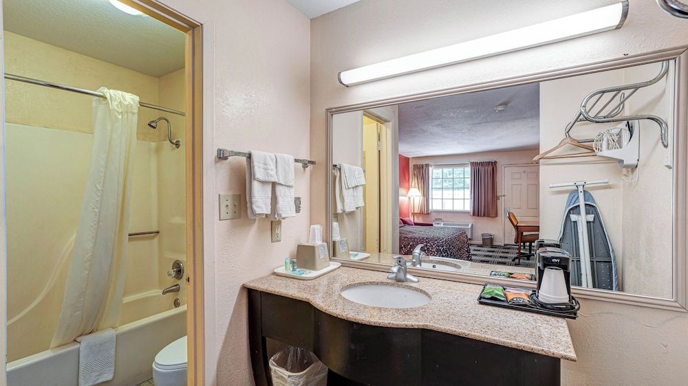 Northgate Inn Comfort Double Room, 2 Double Beds 9