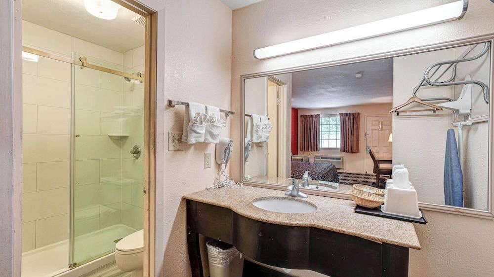 Northgate Inn Basic Single Room, 1 King Bed 11