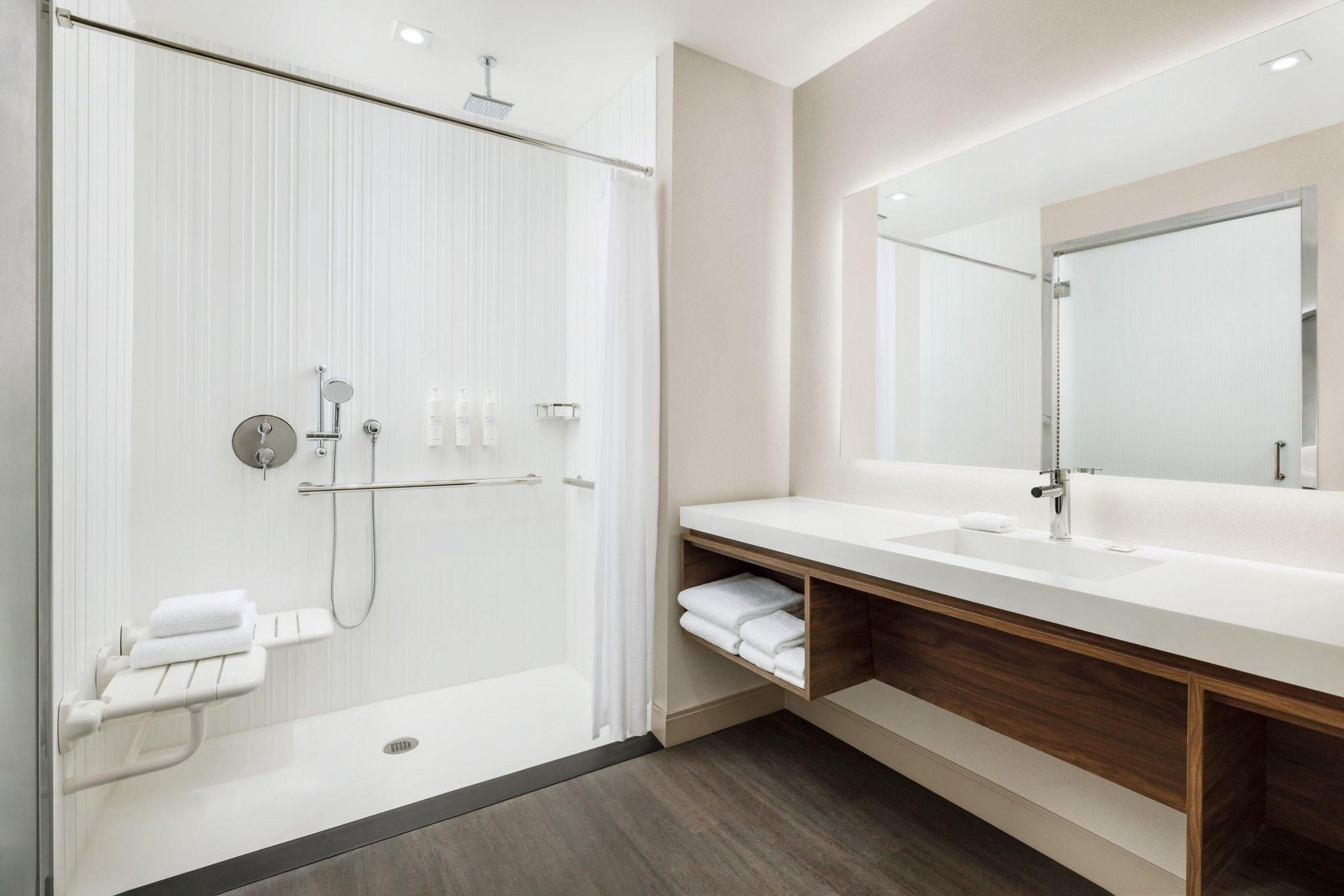 AC Hotel Newtown Square Standard, Guest room, 2 Queen 3