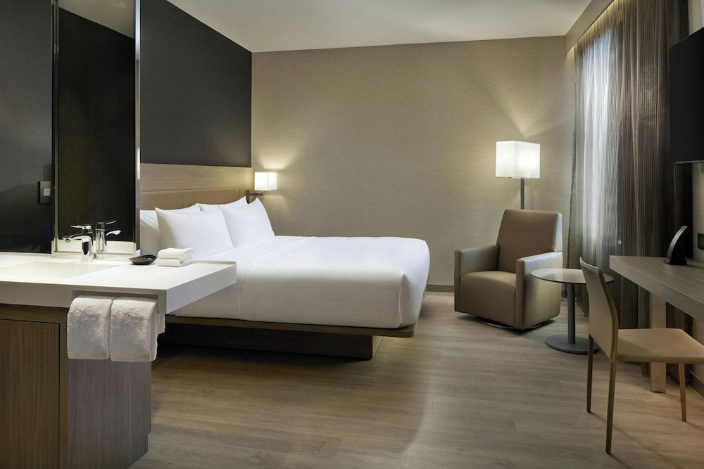 Room, 1 King Bed, Non Smoking