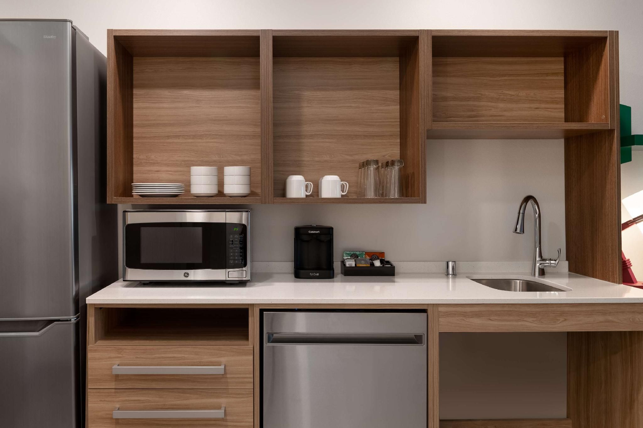 2 Qn Mobilty/Hearing Access Ri Shwr Studio Ste