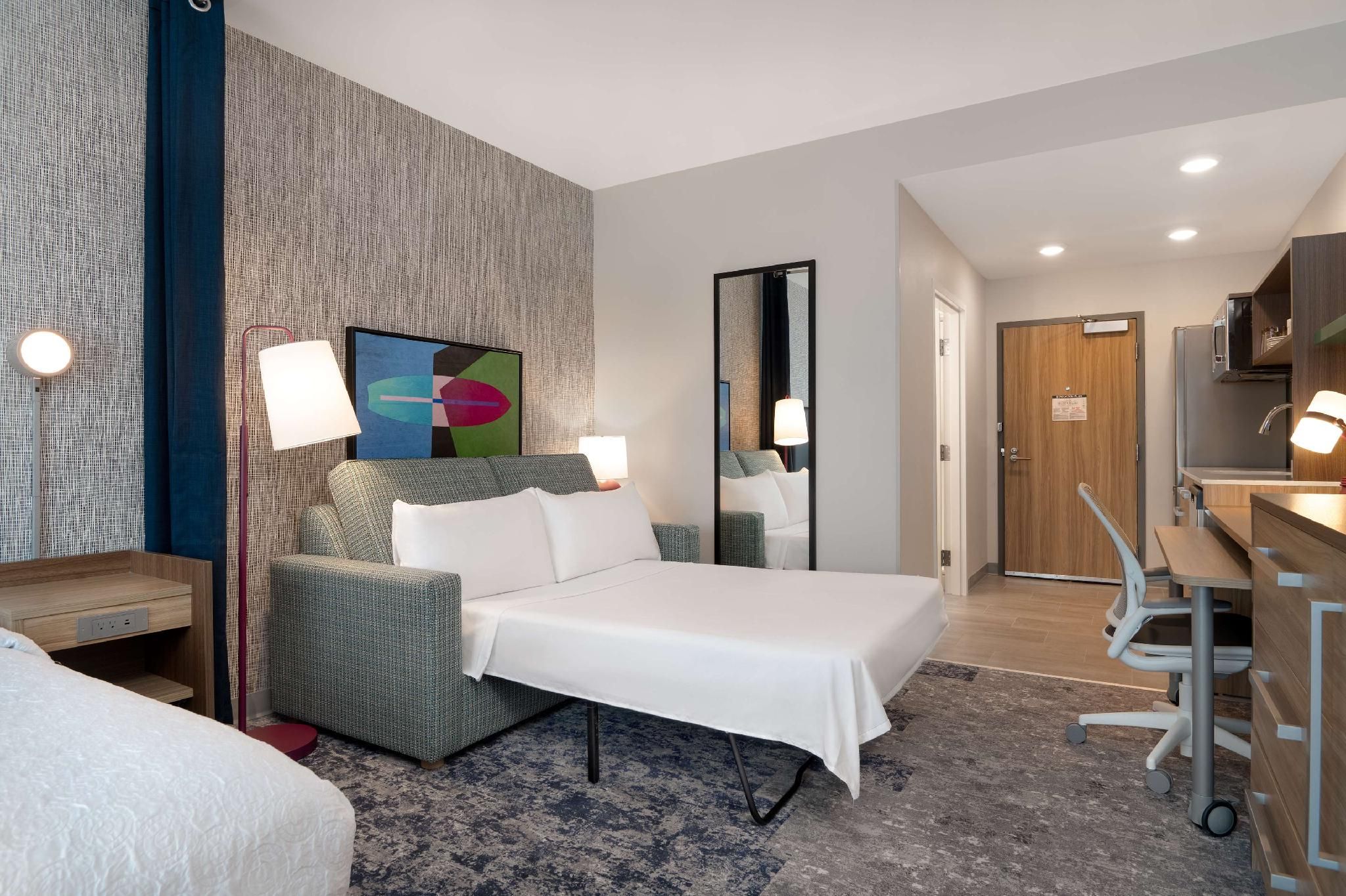 1 King Hearing Accessible 1 Bedroom Suite