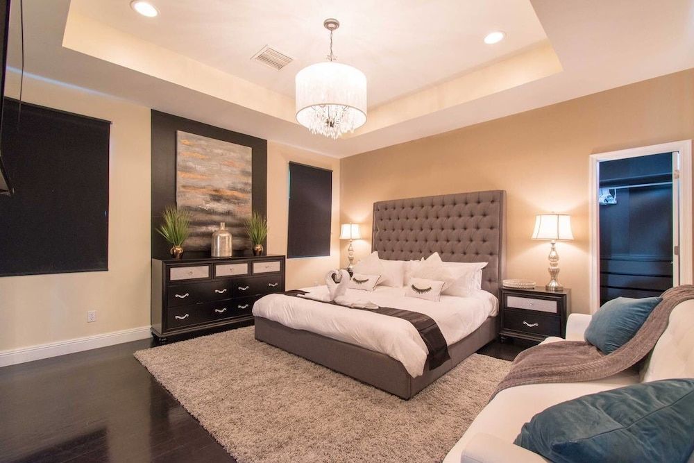Studio (5 Bedrooms)