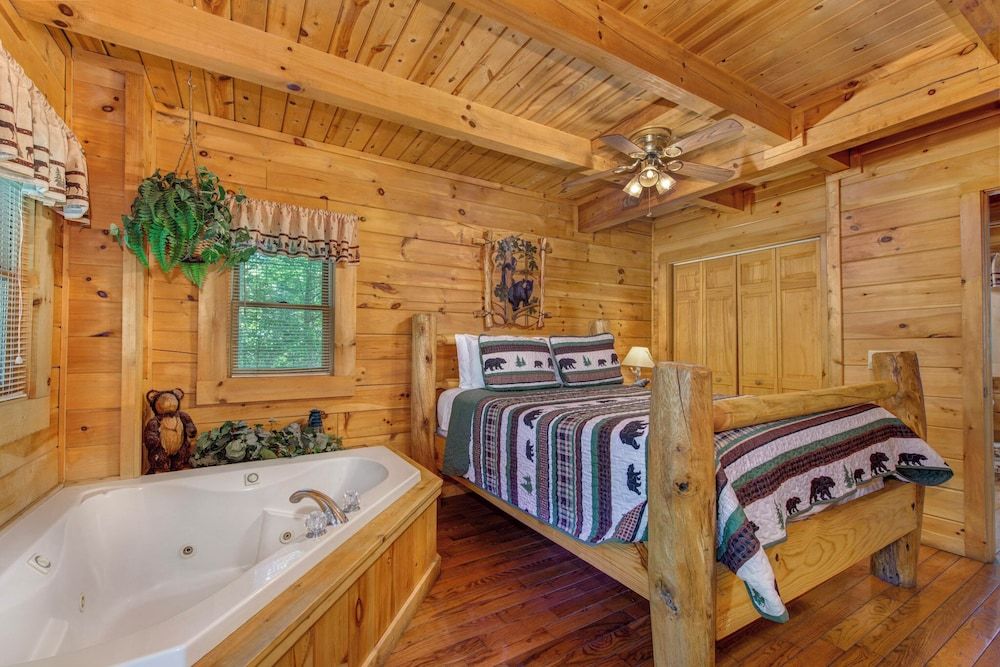 Bear Secrets Cabin, Multiple Beds, Patio, Mountain View (Bear Secrets)