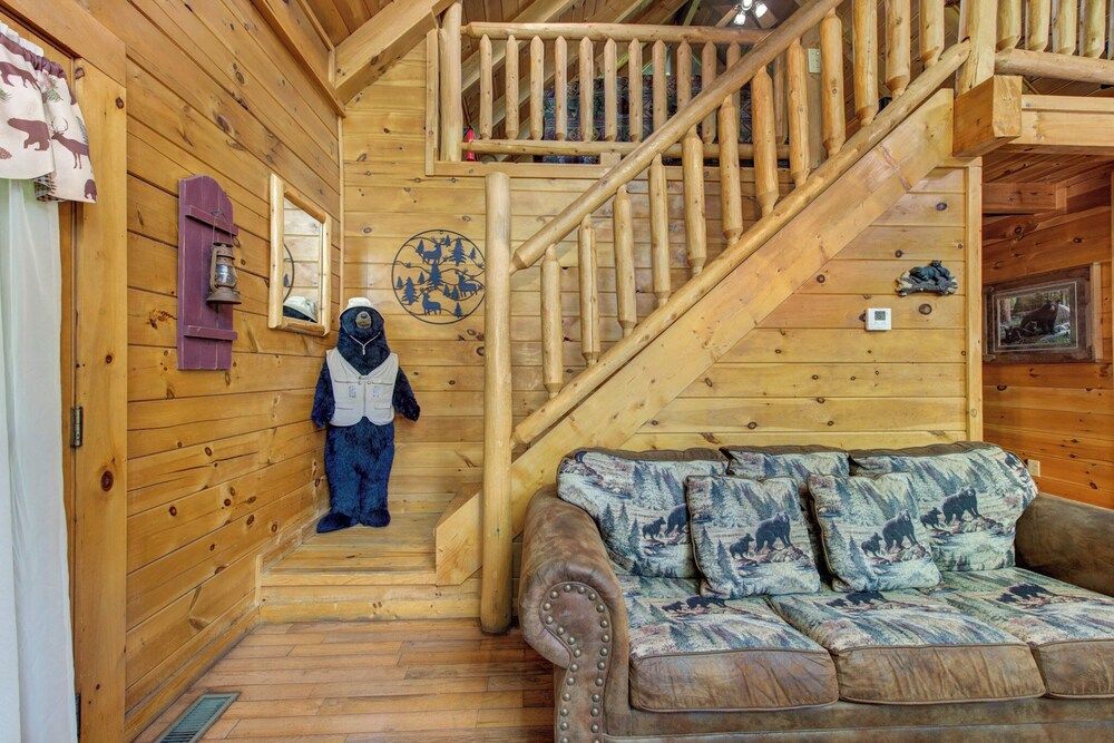 Bear Secrets Cabin, Multiple Beds, Patio, Mountain View (Bear Secrets) 2