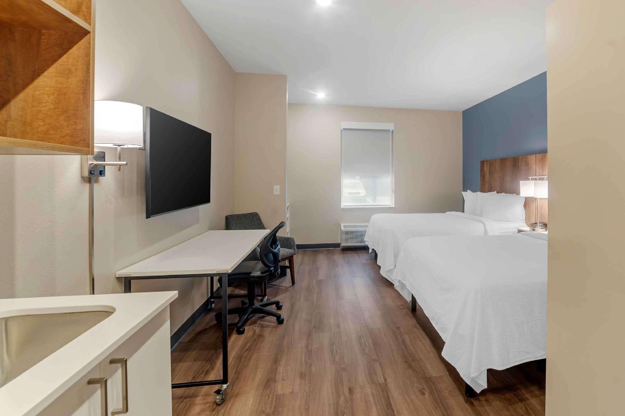 Standard Studio 2 Queen Beds Nonsmooking