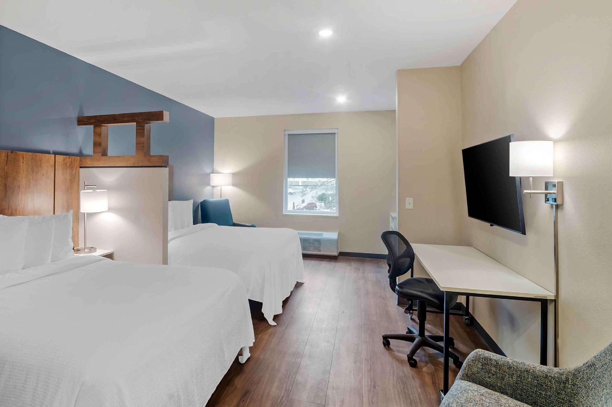 Ideal Studio 2 Queen Beds Nonsmooking