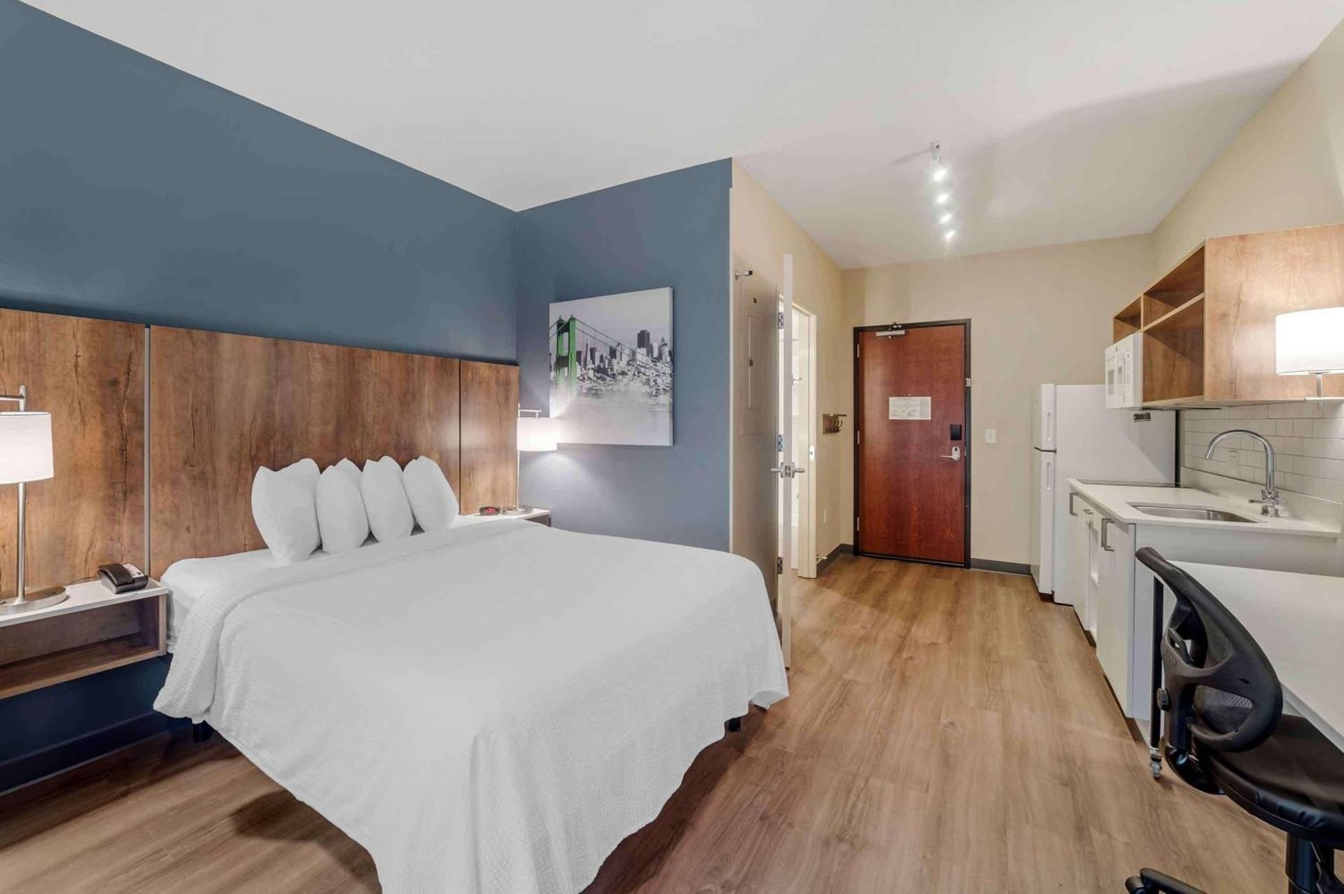 Standard Studio 1 Queen Bed Nonsmooking
