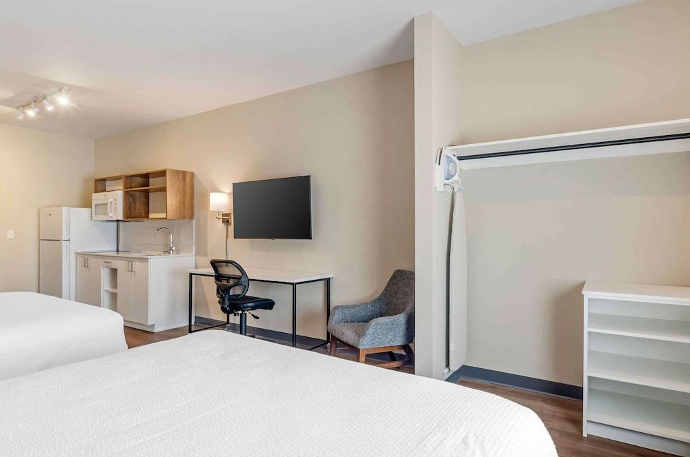 Extended Stay America Premier Suites - Harrisonburg Standard Studio, 2 Queen Beds, Non Smoking, Refrigerator & Microwave 4