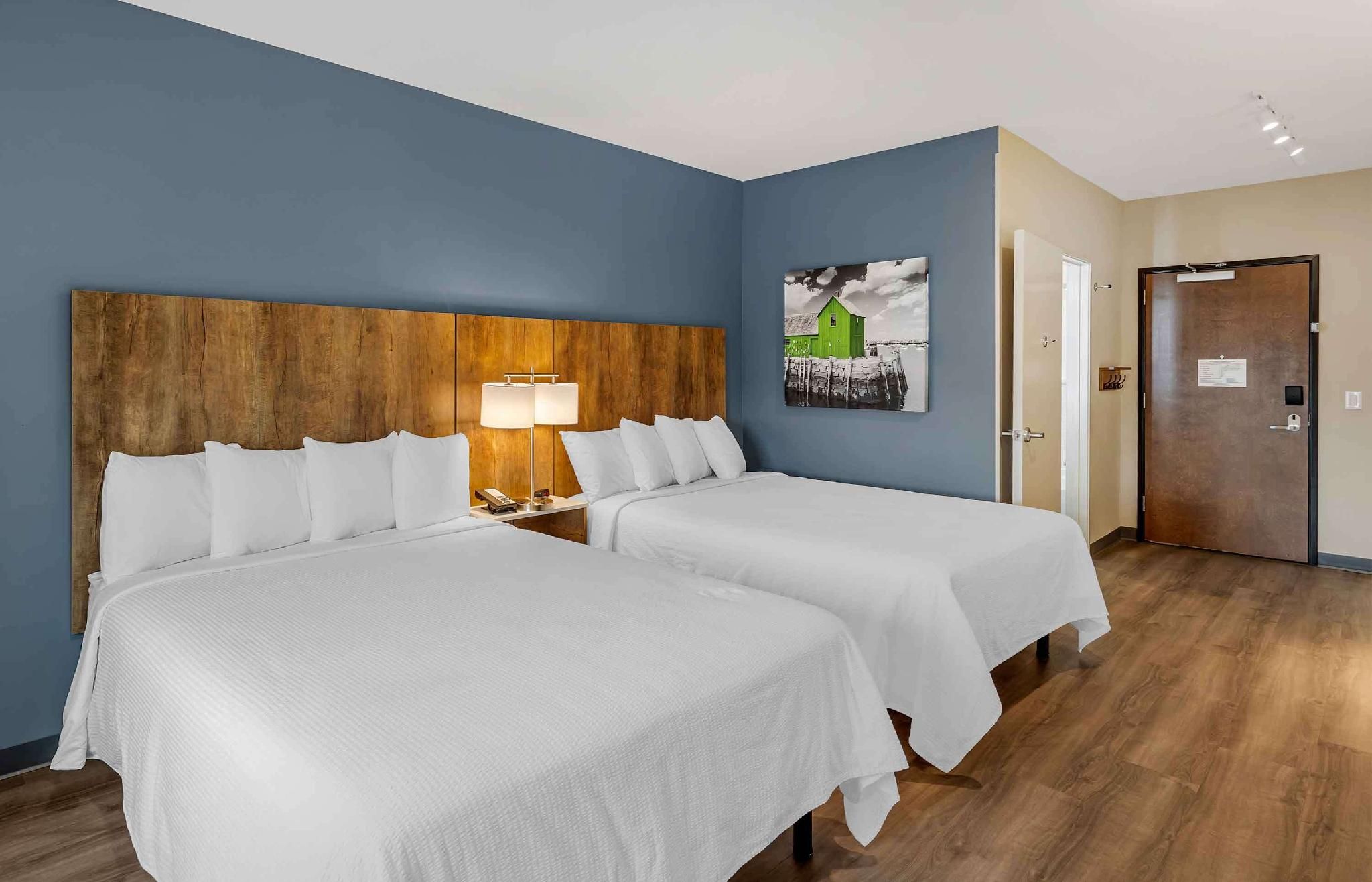 Standard Studio 2 Queen Beds Nonsmooking
