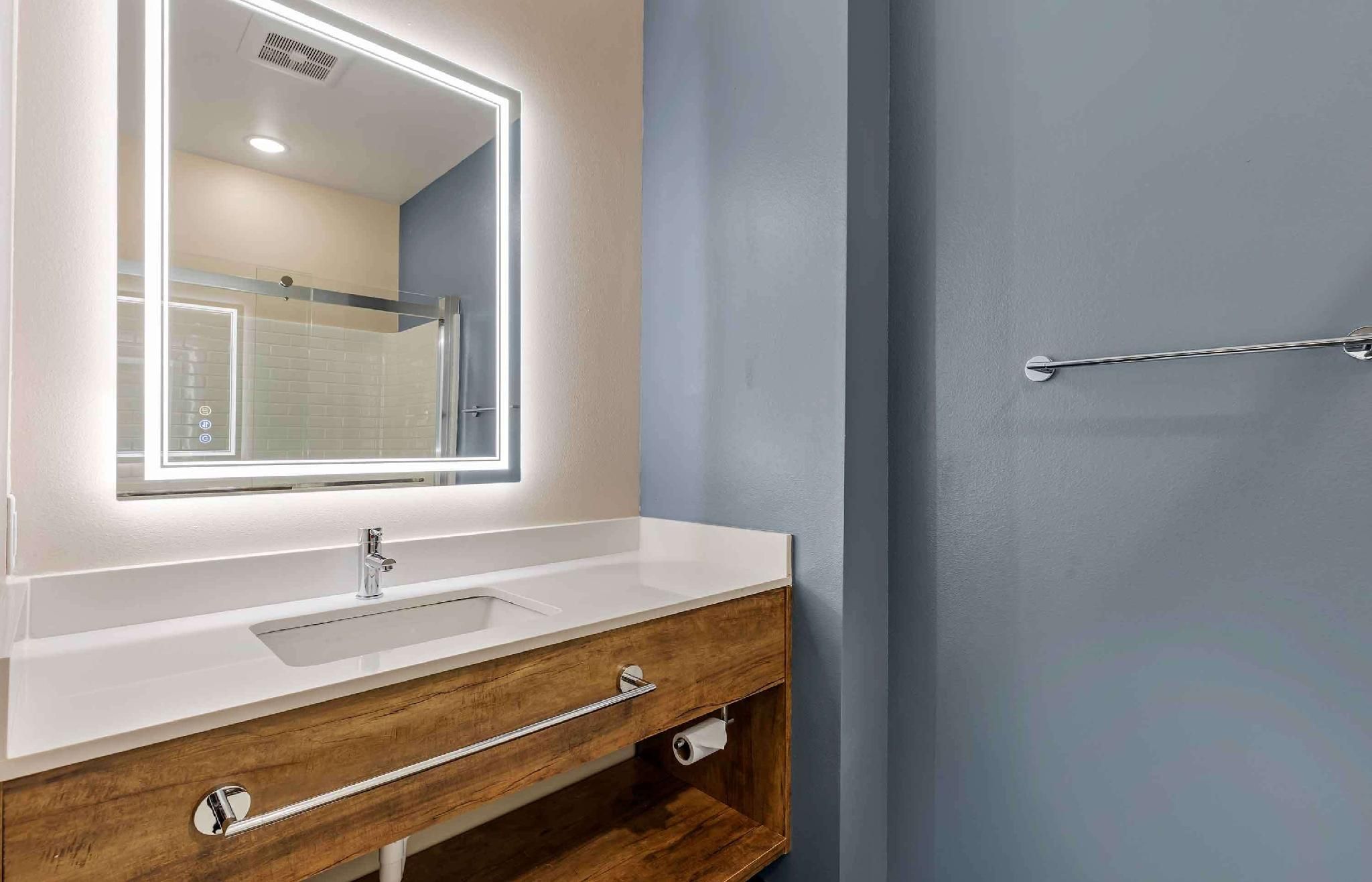 Standard Studio 1 King Bed Nonsmooking