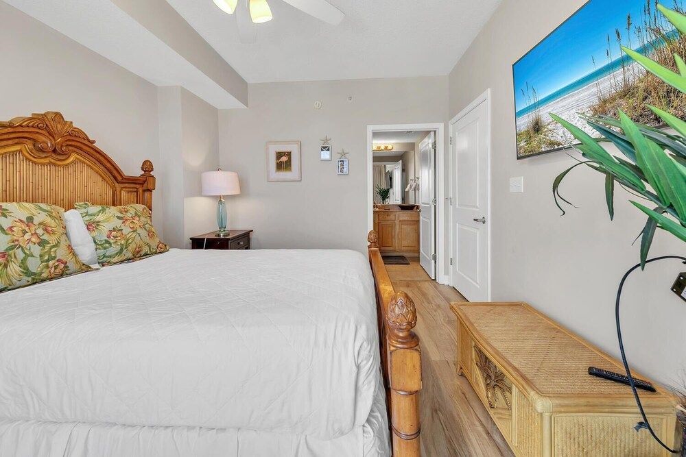 Condo, Multiple Beds (Grandview East 1201)