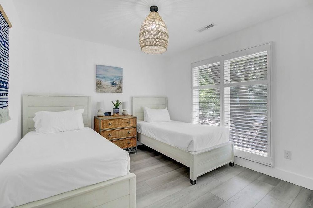 House, Multiple Beds (Edgewater Alley 9 by Wild Dunes, with)