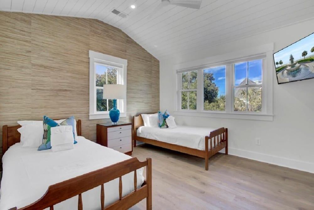House, Multiple Beds (15 on 57th by Wild Dunes, Luxury Home)