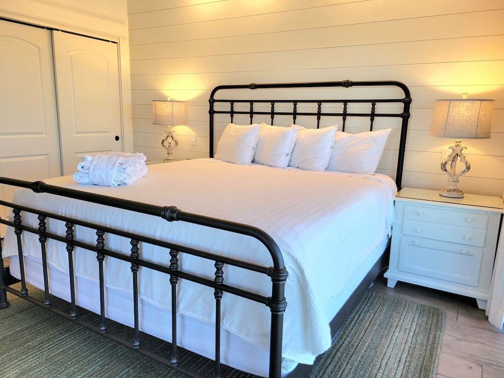 Condo (Beach Manor 1004)
