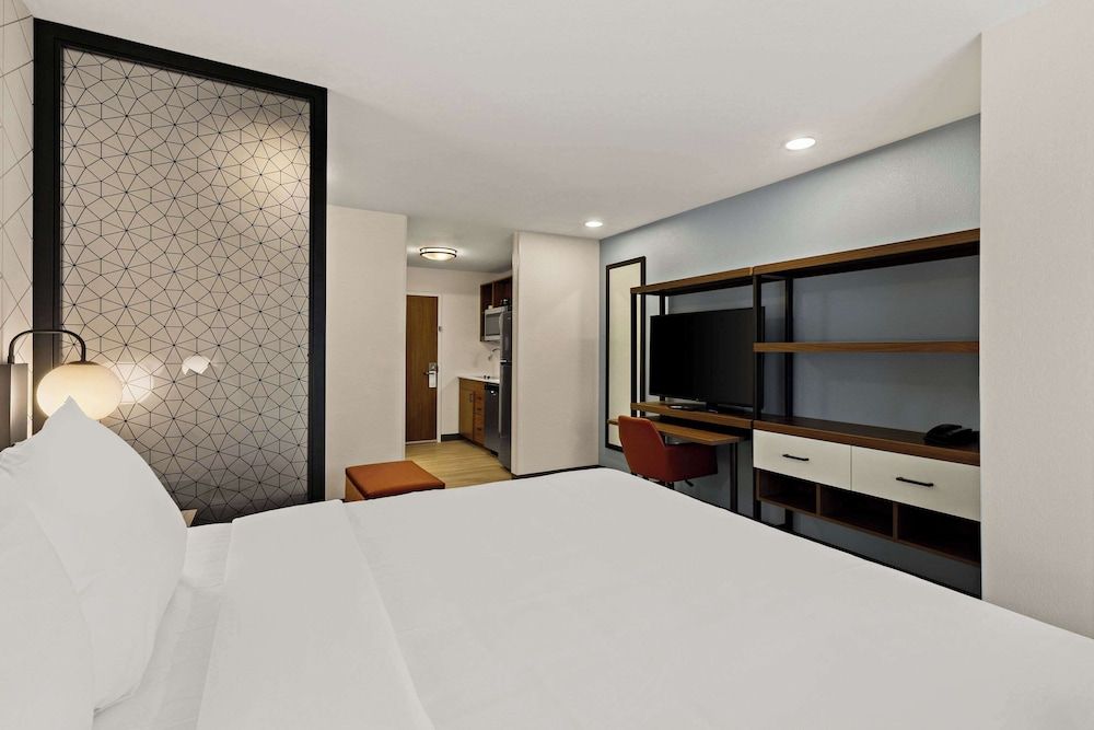 Everhome Suites Temecula Suite, 1 Queen Bed, Accessible, Non Smoking 2