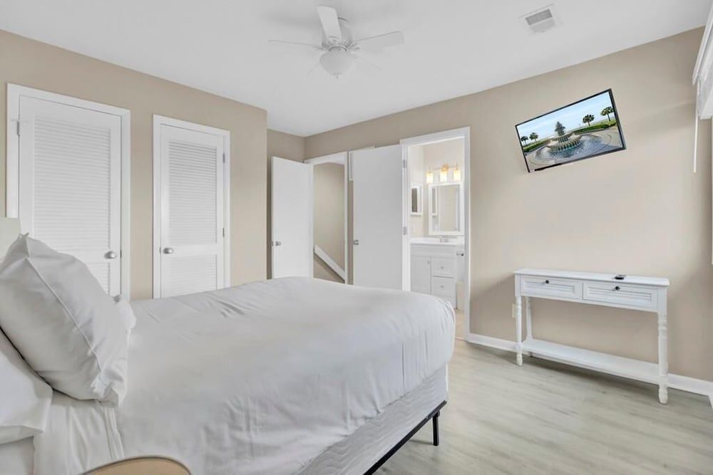 Condo, 1 King Bed (Mariners Walk 12A by Wild Dunes, Ocea)