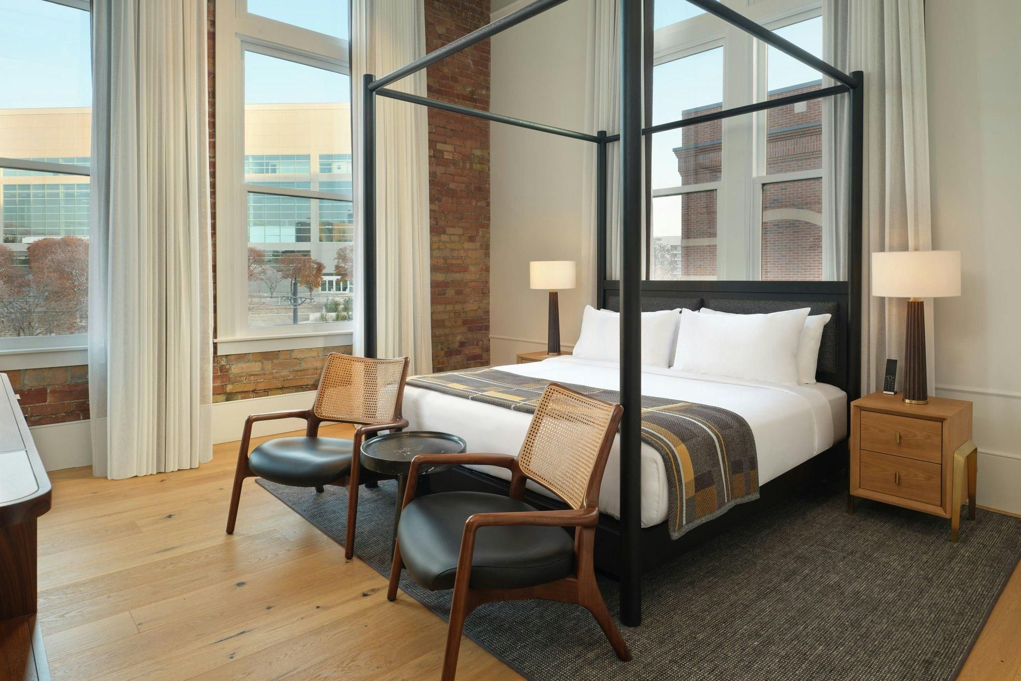 Asher, Historic, Suite, 1 King, Downtown View, Corner Room