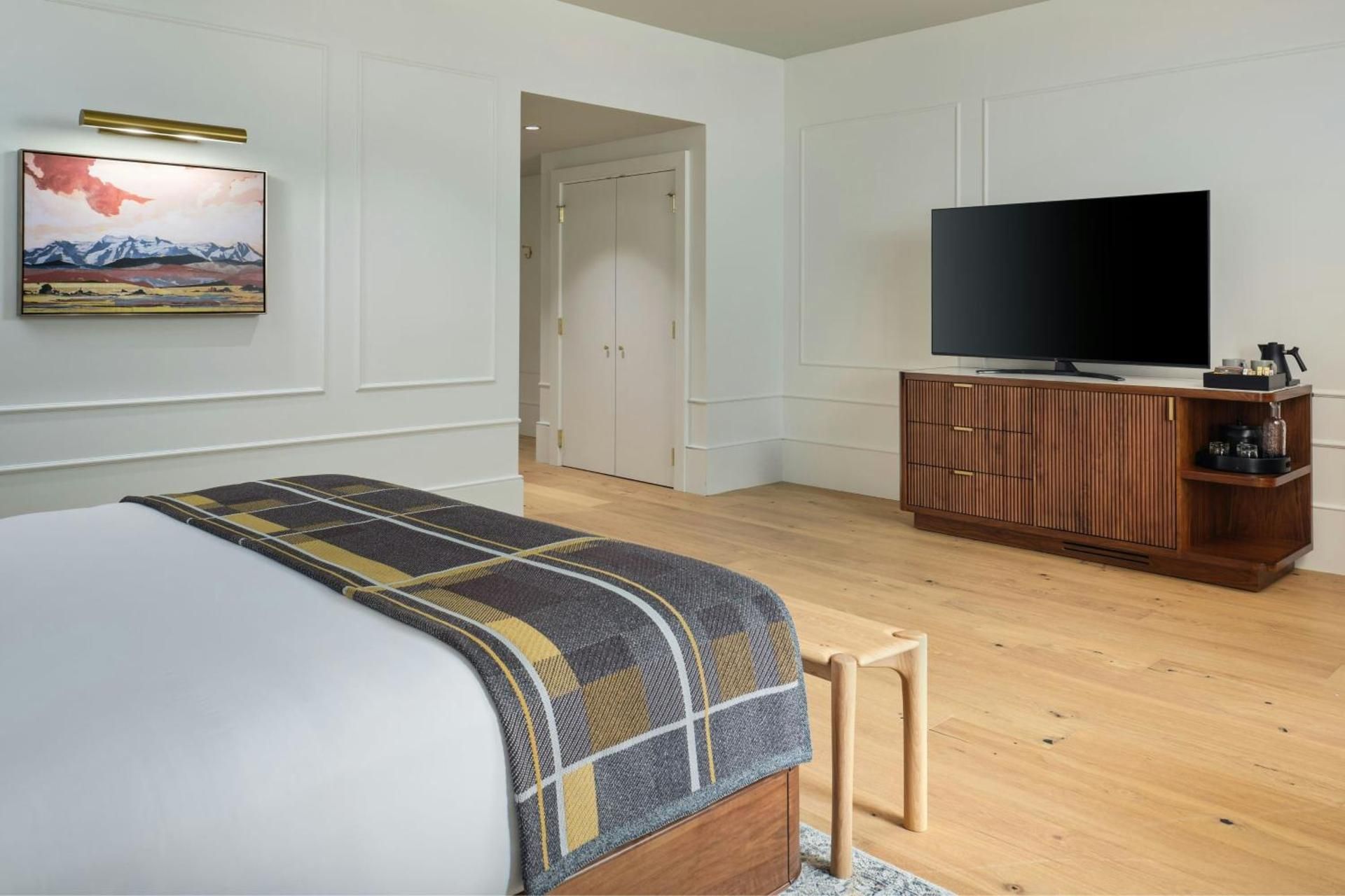 Junior King Suite with City View