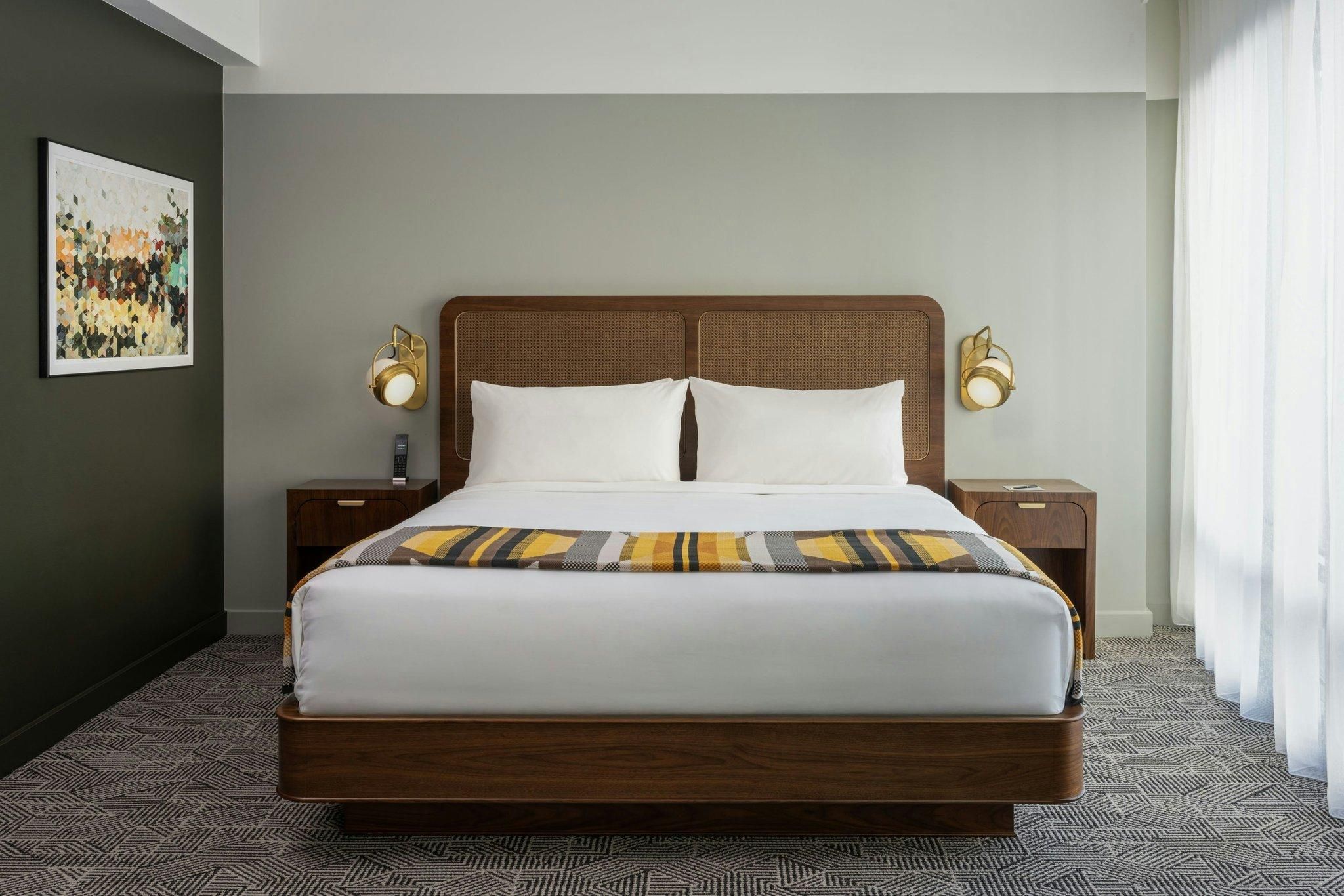 Tower, Studio Suite, 1 King, Corner Room