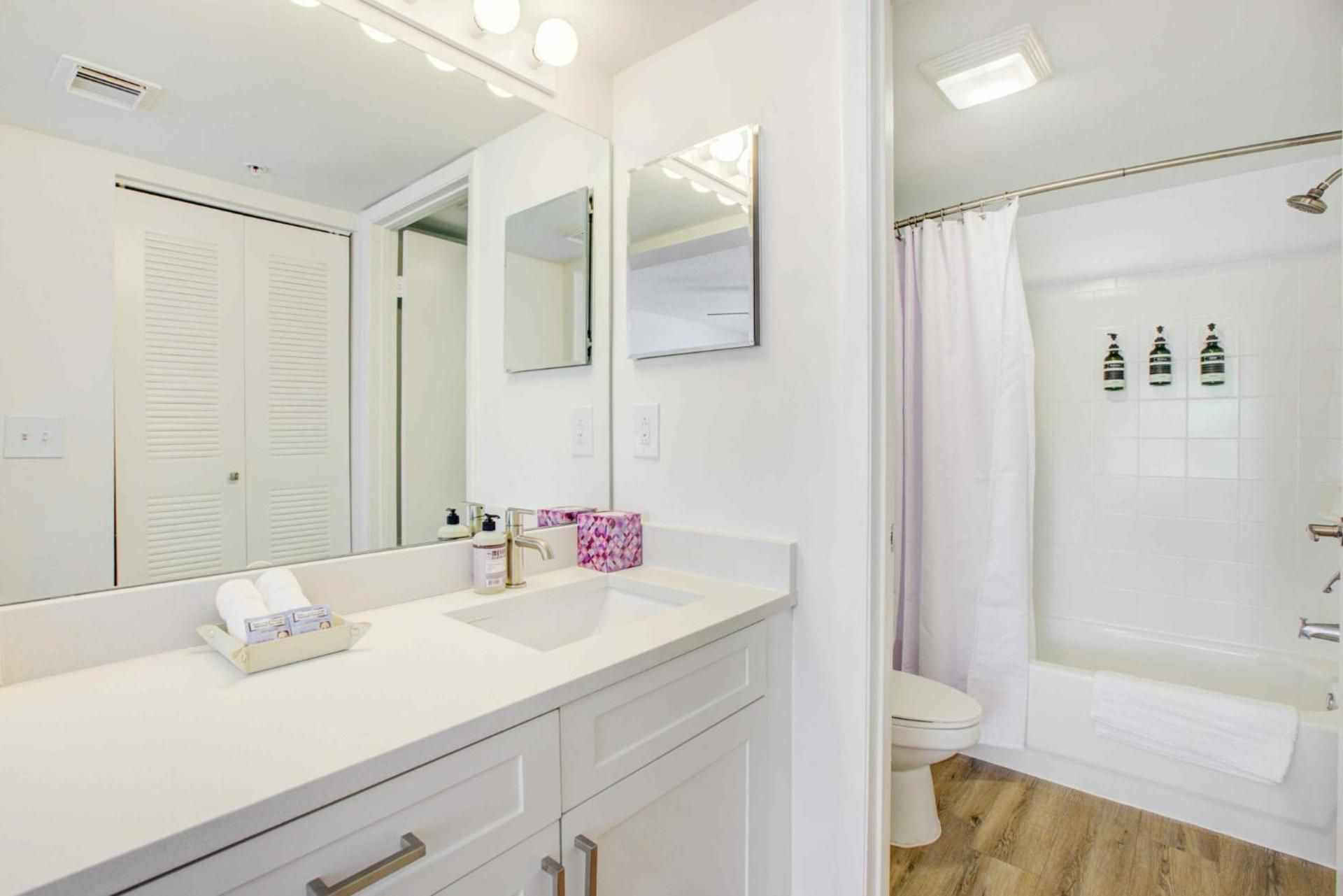 Two-Bedroom Apartment (Self Check-in with Virtual Front Desk)