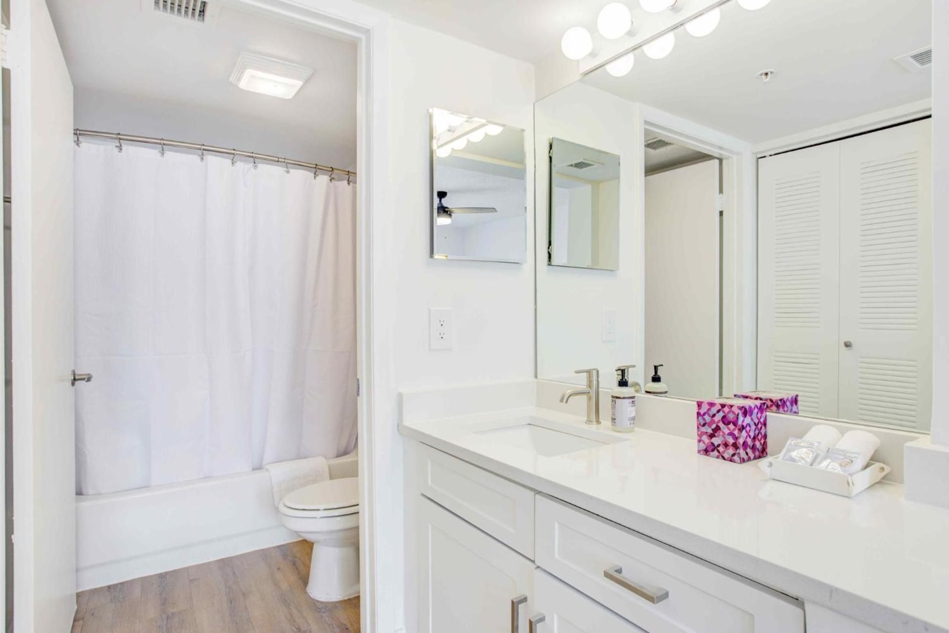 Three-Bedroom Apartment (Self Check-in with Virtual Front Desk)