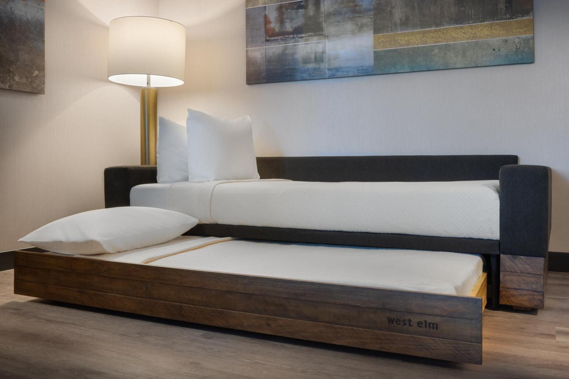 SpringHill Suites by Marriott Bowling Green Queen Suite with Sofa Bed - Hearing  Accessible 3