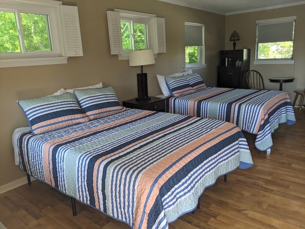 Comfort Suite, 2 Queen Beds, Non Smoking, Pool View