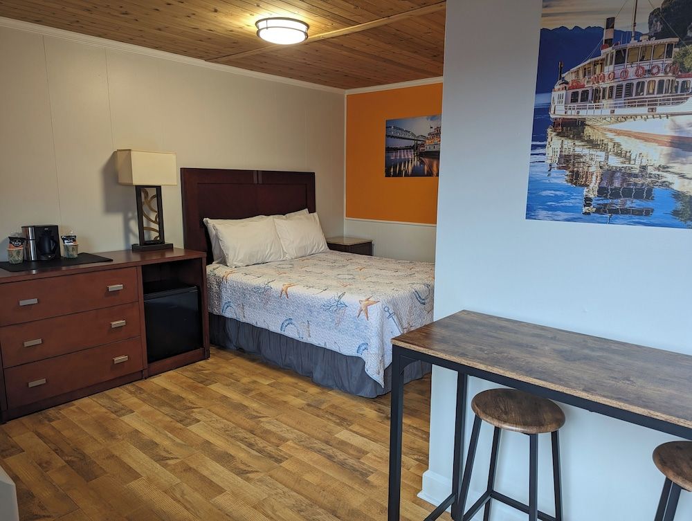 Standard Single Room, 1 Double Bed, Non Smoking, River View